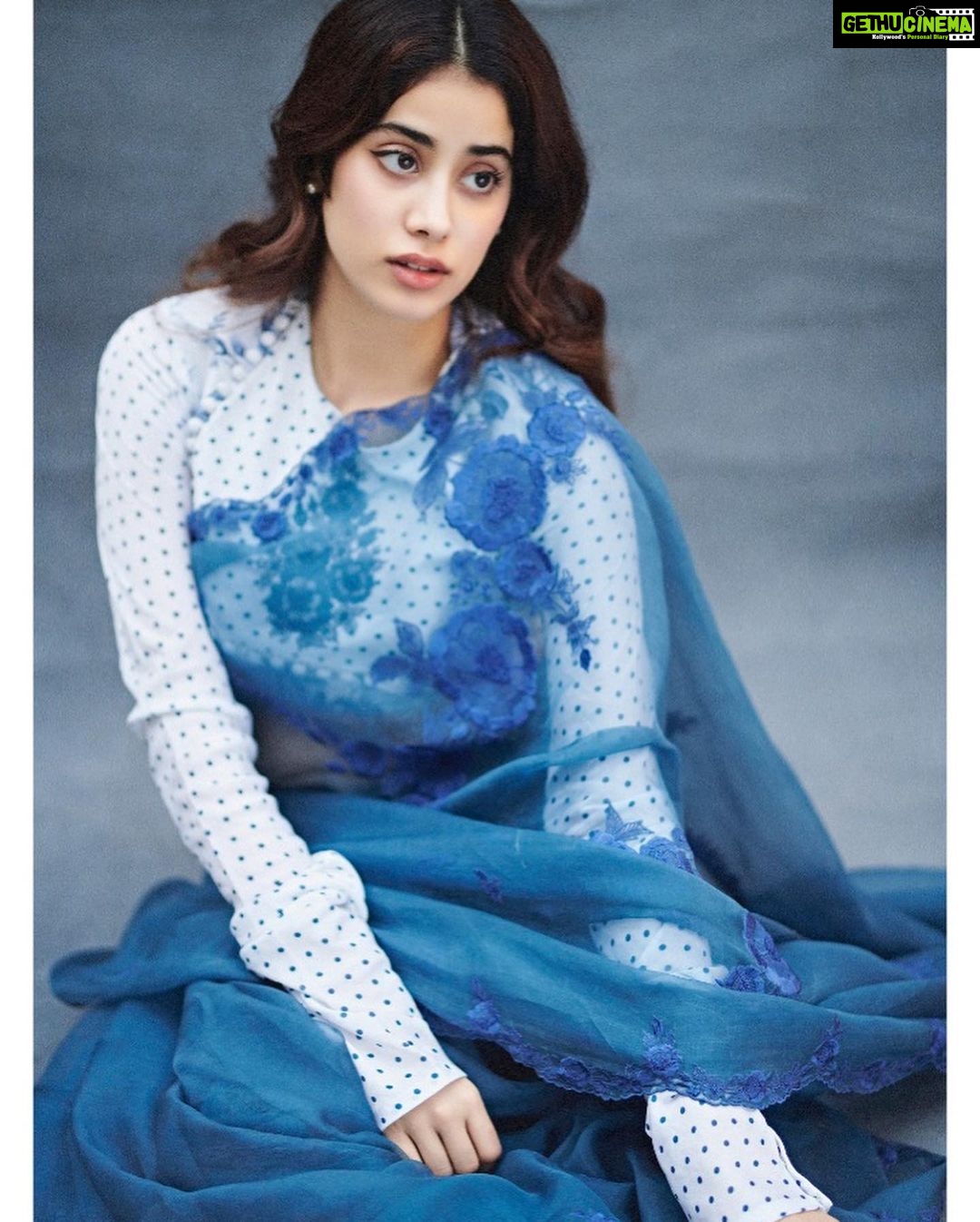 Janhvi Kapoor Instagram - Pretended to live in the 1950s for a day and enjoyyyyyed