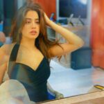 Janhvi Kapoor Instagram - 🌗