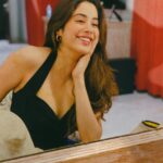 Janhvi Kapoor Instagram - 🌗