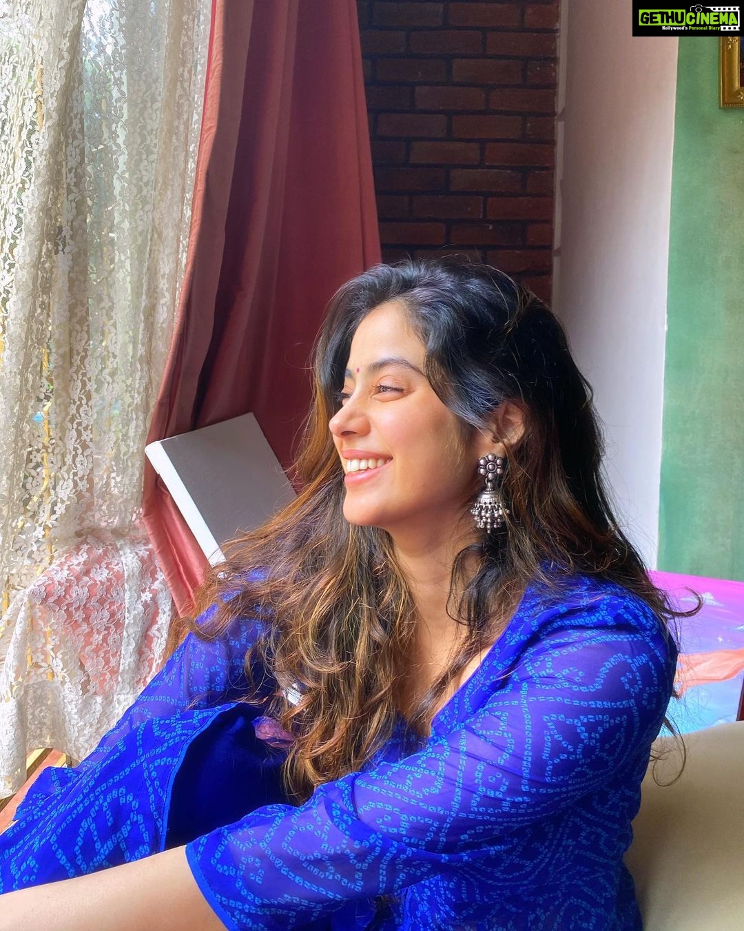 Janhvi Kapoor Instagram - 🦋👉🏻👈🏻🦋