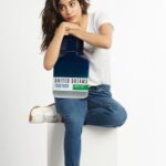 Janhvi Kapoor Instagram - I’ve secretly always loved wearing and mixing men’s perfume with other fragrances and this one is my favourite! 😊 #UnitedDreamsTogether Which of your friends would you gift this @Benetton_Perfumes to?
