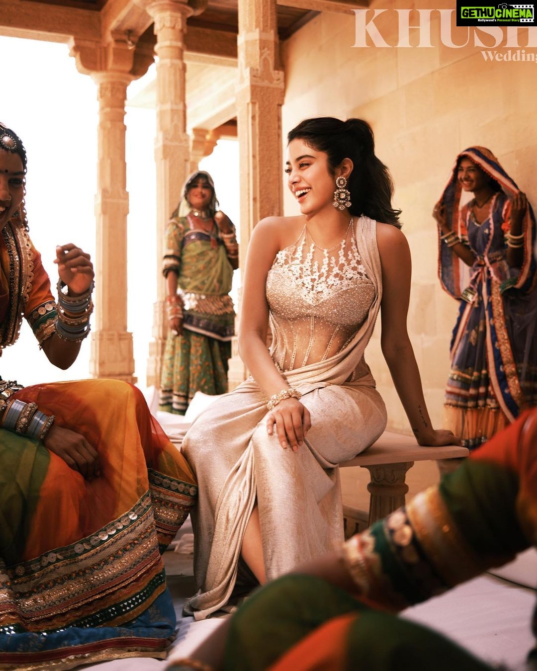 Janhvi Kapoor Instagram - 🌺गुलों में रंग भरे बाद-ए-नौ-बहार चले🍃 @khushmag