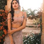Janhvi Kapoor Instagram - 🌺गुलों में रंग भरे बाद-ए-नौ-बहार चले🍃 @khushmag