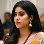 Janhvi Kapoor Instagram - Today is National Handloom Day! This is my most favourite and most special handloom saree. The weavers and artisans in our country are truly unmatched in skill and creativity- the best in the world! #vocal4handmade @pmoindia @narendramodi @smritiiraniofficial @ministryoftextilesgoi