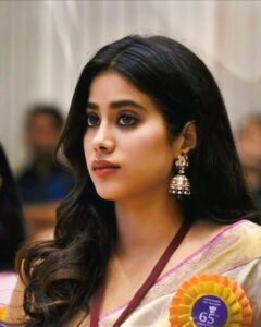 Janhvi Kapoor Instagram - Today is National Handloom Day! This is my most favourite and most special handloom saree. The weavers and artisans in our country are truly unmatched in skill and creativity- the best in the world! #vocal4handmade @pmoindia @narendramodi @smritiiraniofficial @ministryoftextilesgoi
