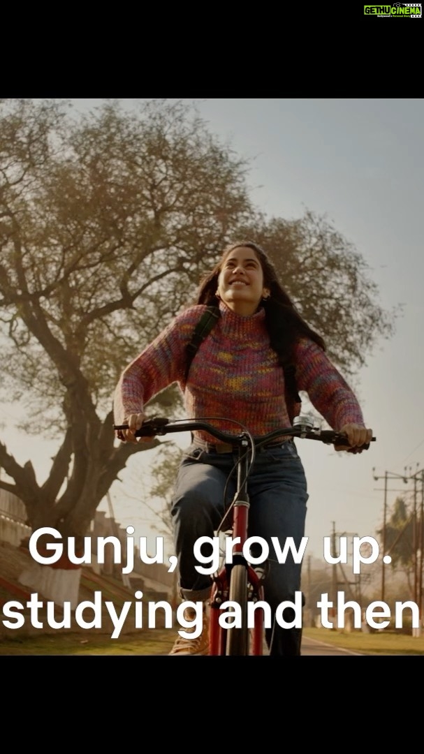 Janhvi Kapoor Instagram - Finally the part of the journey we’re we can start sharing this story that we’ve all been so honoured to be able to tell. Here's the look into the world of #GunjanSaxena - The Kargil Girl ☺️ I hope you like it! Catch the film on August 12th, only on @netflix_in. @dharmamovies @zeestudiosofficial @karanjohar @apoorva1972 @pankajtripathi @angadbedi @vineet_ksofficial @manavvij @ayeshiraza @sharansharma @gunjansaxena123 @somenmishra @zeemusiccompany