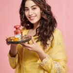 Janhvi Kapoor Instagram - The perfect Rakhi gift for your sister ☺️ Share love and togetherness with @Benetton_Perfumes ❤️#UnitedDreamsTogether