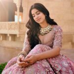Janhvi Kapoor Instagram - 🌺गुलों में रंग भरे बाद-ए-नौ-बहार चले🍃 @khushmag
