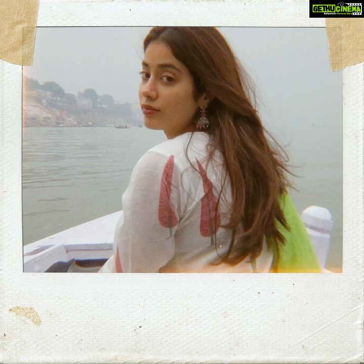 Janhvi Kapoor Instagram - Missing #varanasi 💛