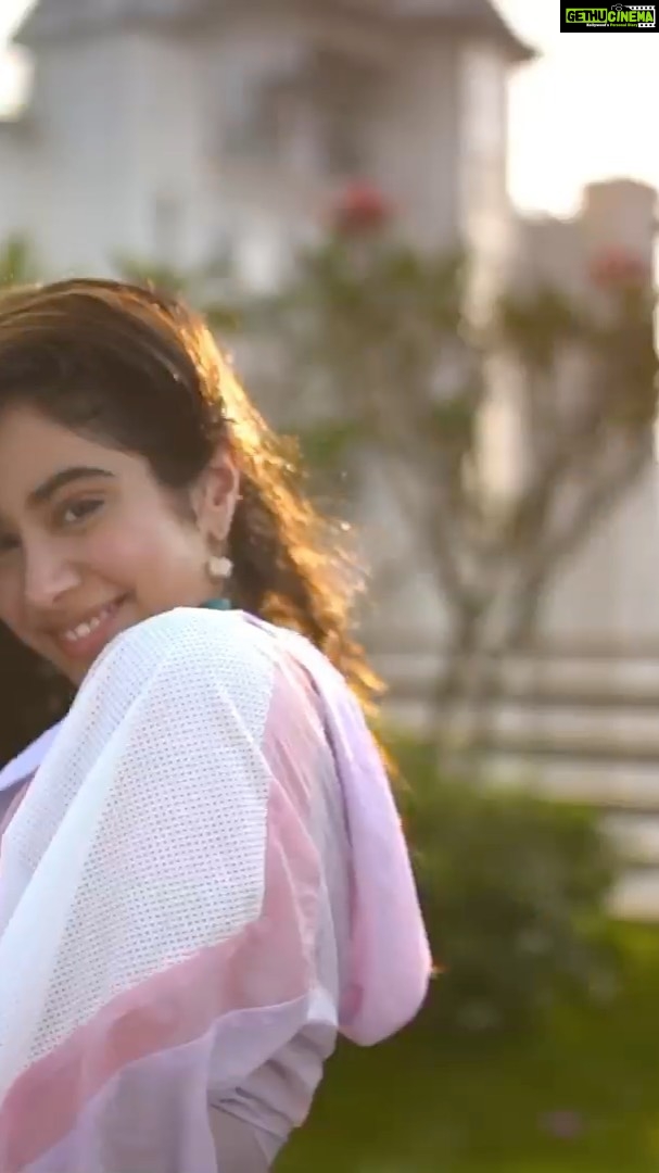 Janhvi Kapoor Instagram - Sharing ❤ for #AngreziMedium . @irrfan @homster #dineshvijan @maddockfilms @anaitashroffadajania @lakshmilehr 🎶@soulfulsachin @jigarsaraiya 🎤 @vishaldadlani 🎥 @ss_pillai