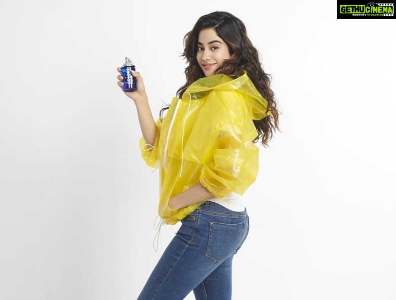 Janhvi Kapoor Instagram - Singing in the rain with a fresh color splash from @benetton_perfumes #ColorsPink #ColorsBlue