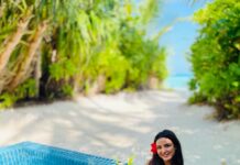 Jasmin Bhasin Instagram - Mandatory Maldives floating breakfast 🤪🤪 @kandima_maldives #mykindofplace Kandima Maldives