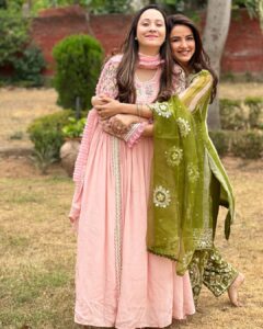 Jasmin Bhasin Instagram - Eid Mubarak 🌙

In love with this outfit by @the_rosegirl