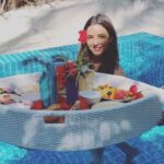 Jasmin Bhasin Instagram - Mandatory Maldives floating breakfast 🤪🤪 @kandima_maldives #mykindofplace Kandima Maldives
