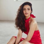 Jasmin Bhasin Instagram - Red velvet cake 🍰