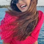 Jasmin Bhasin Instagram - Forever love 🌊⛴🌅🐬 Thank you so much @neeraj_kamakarma @kandima_maldives for these picture and giving me so many memories full of happiness and laughters.. #reels #reelitfeelit #trending #reelskarofeelkaro