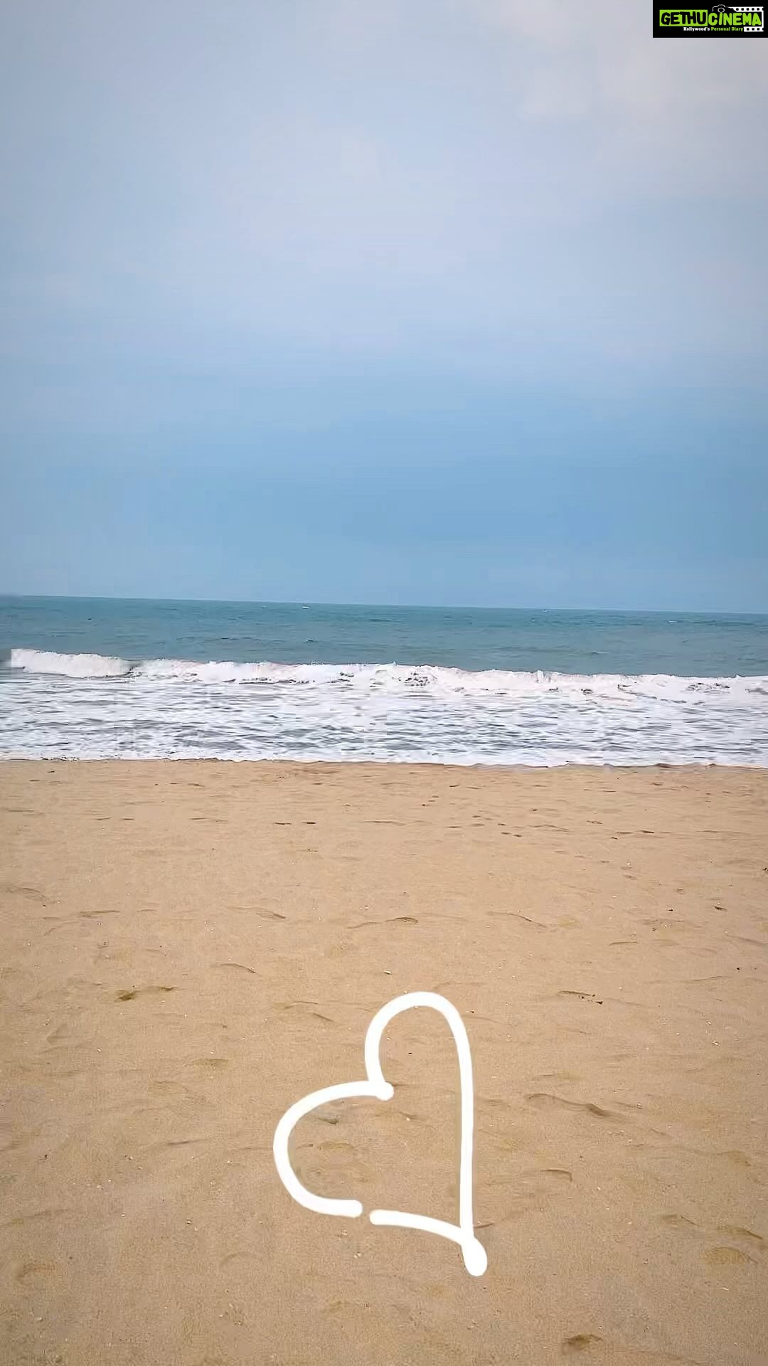 Joy Crizildaa Instagram - #beach #beachvibes #mykindaplace #beachismyhappyplace ✨❤️