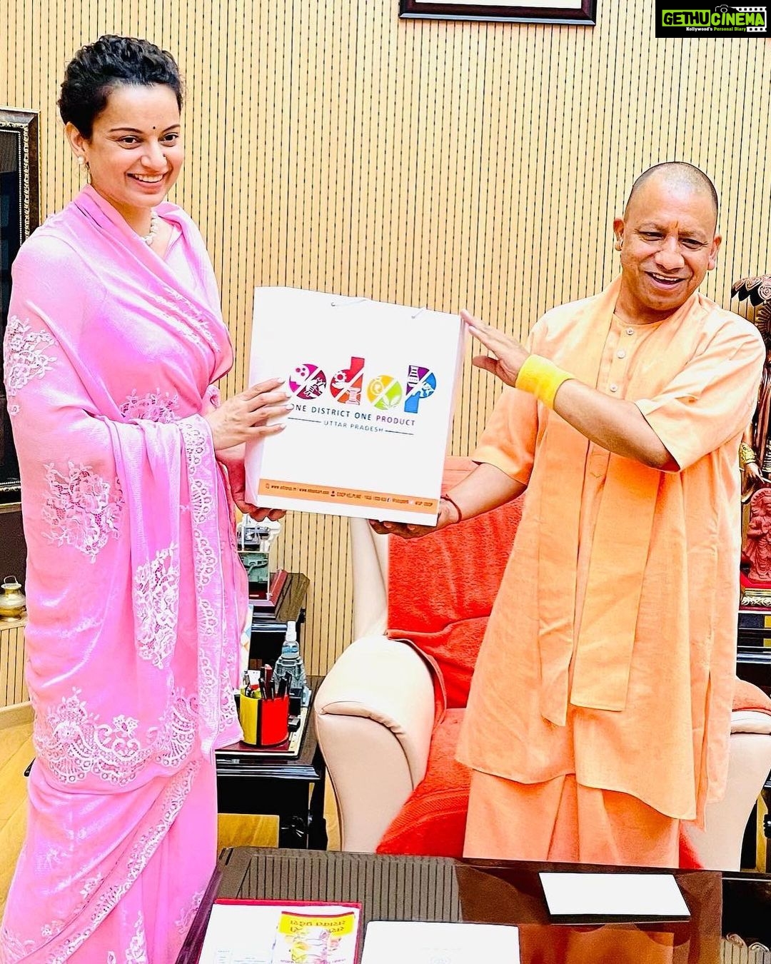 Kangana Ranaut Instagram - Today I had the great fortune of meeting Maharaj @myogi_adityanath ji after his tremendous victory in recent elections… It was a wonderful evening Maharaj ji’s compassion, concerns and deep sense of involvement never ceases to amaze me .. I feel humbled honoured and inspired… 🙏