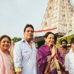 Kangana Ranaut Instagram - Today on this auspicious Poornima my film Dhaakad producer @deepakmukut ji his wife Krishna Mukut ji along with few more team members seeked darshans at Tirupati Bala Ji … And we are extremely thankful to Shri @vishnumanchu and Shri AV Dharma Reddy ji for making it happen for us 🙏 Feeling blessed after divine darshana 🙏