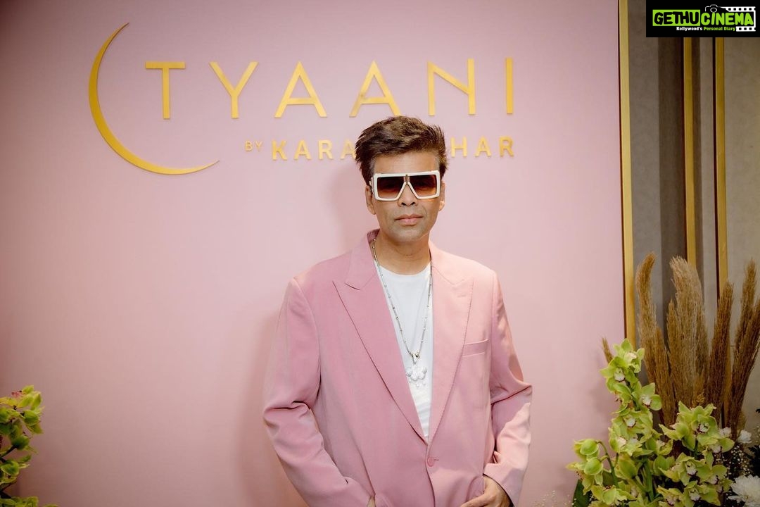 Karan Johar Instagram - Super excited to launch my jewellery brand @tyaanijewellery’s newest store at Borivali in Mumbai! Looking forward to seeing all you beautiful women have the Tyaani Jewellery experience. #tyaanibykaranjohar #trusttyaani #tyaanijewellery