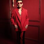 Karan Johar Instagram - Yeh Laal rang kab mujhe chodega…. #koffeewithkaran season 7 is painting the town red! Styled by @ekalakhani in @kaushik_velendra make up @paresh_kalgutkar hair @rajeev_gogoi 📸 @thehouseofpixels managed by @len5bm