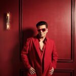 Karan Johar Instagram - Yeh Laal rang kab mujhe chodega…. #koffeewithkaran season 7 is painting the town red! Styled by @ekalakhani in @kaushik_velendra make up @paresh_kalgutkar hair @rajeev_gogoi 📸 @thehouseofpixels managed by @len5bm