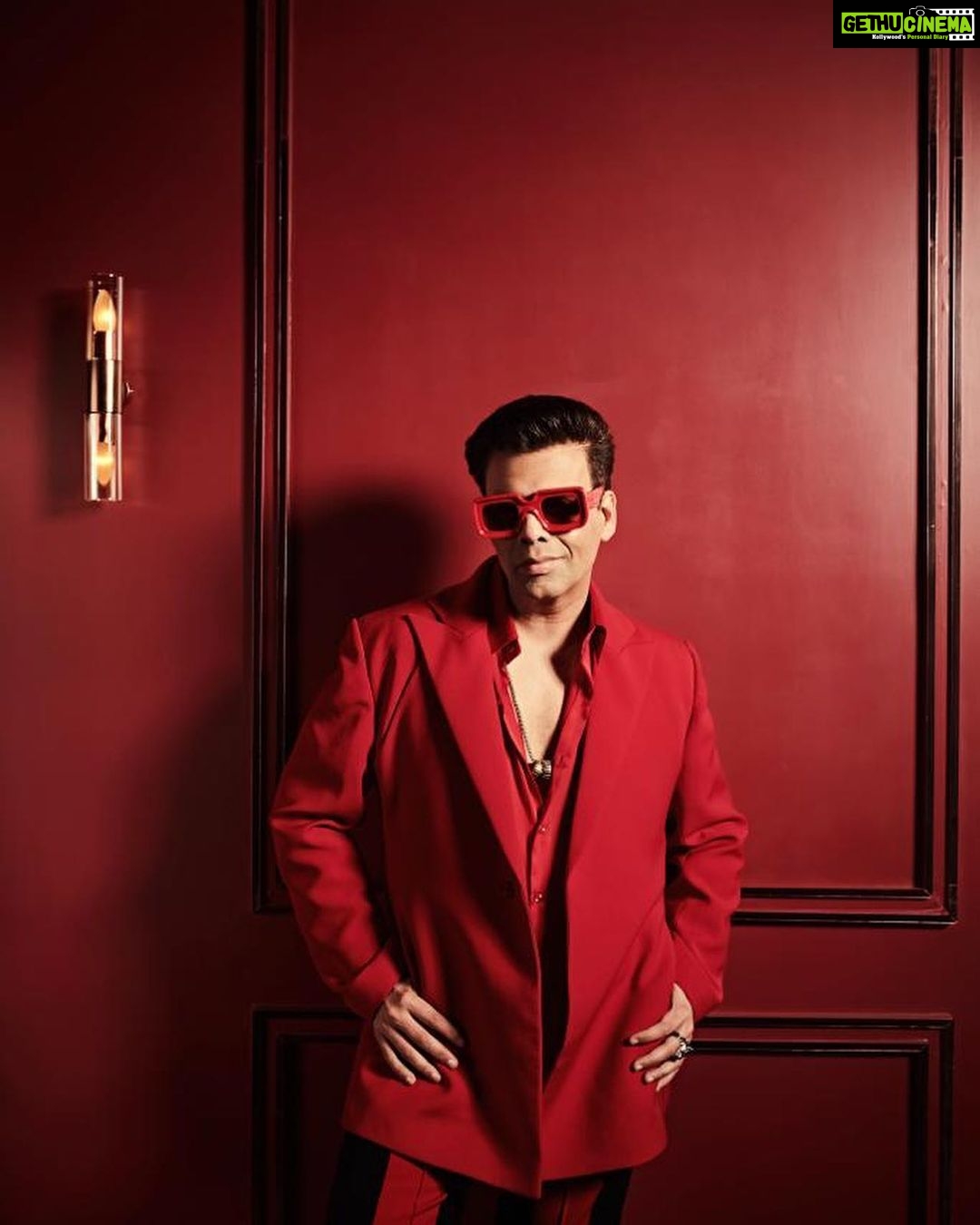 Karan Johar Instagram - Yeh Laal rang kab mujhe chodega…. #koffeewithkaran season 7 is painting the town red! Styled by @ekalakhani in @kaushik_velendra make up @paresh_kalgutkar hair @rajeev_gogoi 📸 @thehouseofpixels managed by @len5bm