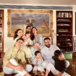 Kareena Kapoor Instagram - Eid Mubarak from the family that is always trying to take the perfect picture …but never has!!!🥰🥰🥰 @sakpataudi @sabapataudi @kunalkemmu