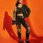 Kareena Kapoor Instagram - Feelin' good... like I should... in my favorite PUMA styles 🖤🔥 Click the link in bio to check out my favorite SS22 styles.