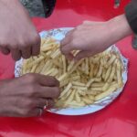 Kareena Kapoor Instagram - When it’s freezing …you know what to do …French fries oh put chaat masala and red chilli on it ….ufffff😍😍 @itsvijayvarma @makeupbypompy