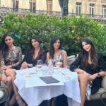 Karishma Kotak Instagram - Paris was always a good idea 🇫🇷🥐❤️ Thank you my beautiful sisters #photodump A La Tour Eiffel