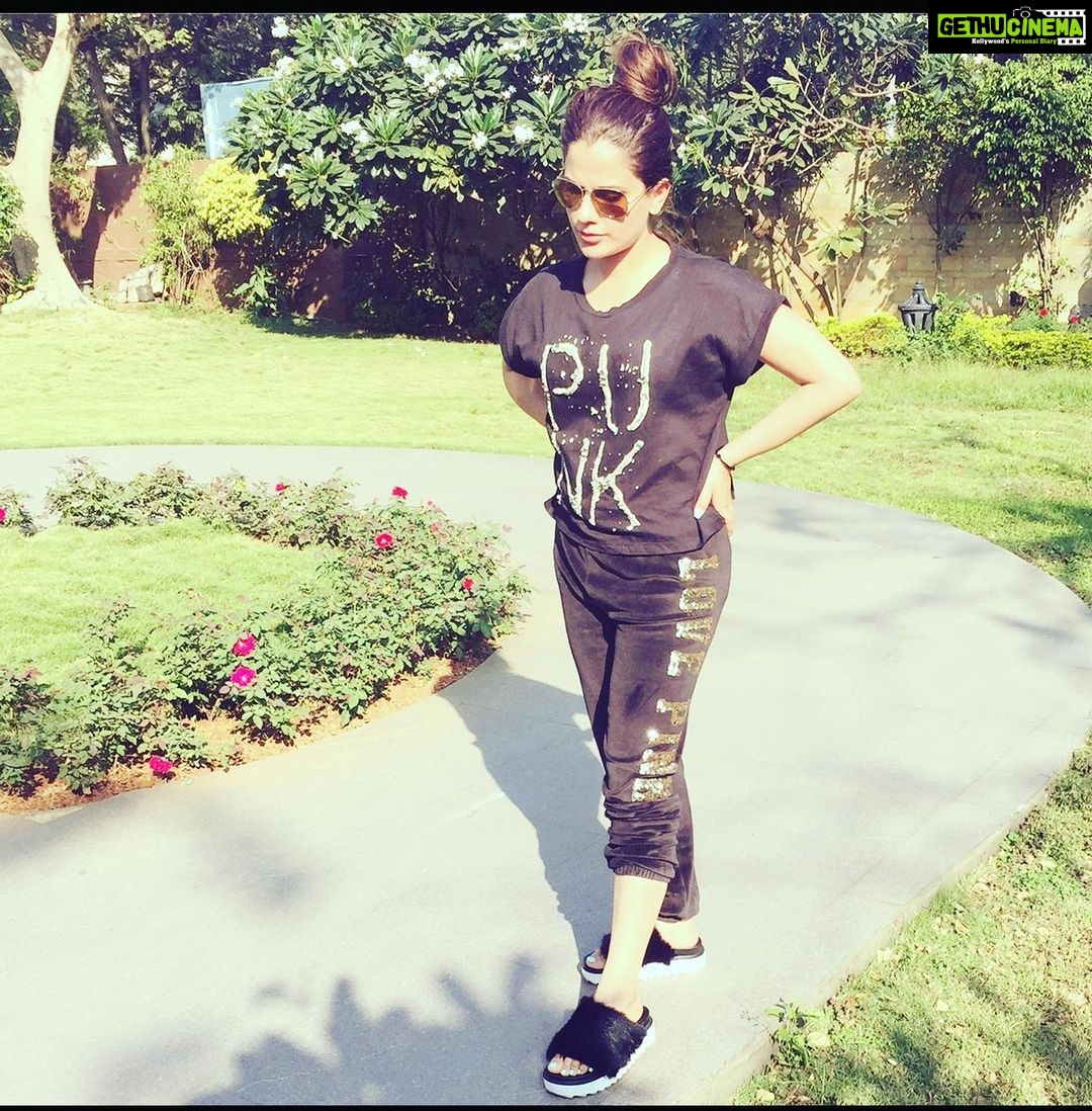 Kashish Singh Instagram - There is peace in not knowing everything……. #peaceofmind #peaceandlove #knowingyourself #bellavitakashish 🧚🏻♀️🧚🏻♀️ Mumbai, Maharashtra