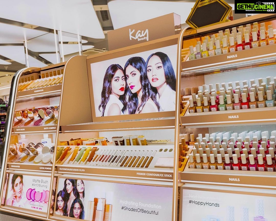 Katrina Kaif Instagram - So excited to announce š£ Kay Beauty has now expanded to 100+ general trade stores and leading modern trade stores in India & we are now delivering to 1600+ cities & available in over 90 Nykaa stores pan India š š„³ When we started this journey - making Kay Beauty accessible to everyone was a huge priority. This expansion in distribution will further deepen engagement as more consumers see and feel the magic of our products, you can now spot Kay Beauty at Lifestyle stores, Pretty Cosmo, Beauty Centres etc šš»āāļø Crossing this milestone fills my heart with gratitude as Kay Beauty makes its journey across beauty doors in India š #ItsKayToBeYou now at home, and in stores š #KayBeauty #KayByKatrina š
