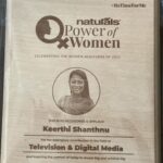 Keerthi shanthanu Instagram - Grateful to receive Naturals #powerofwomen award from #DurgaStalin mam🥰 Thank u @naturalssalon @ck_kumaravel sir for honouring me😇 @hemavatar #naturals #greatful