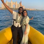 Keerthi shanthanu Instagram - Boating, Water na bayam 🙈😛 But pose’ nu vandhuta 😬eeeeeee😆 #dubai #family #vacation @gtholidays.in