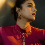 Keerthy Suresh Instagram – Pink perfection 💕

@house_of_exotique 
@studiomoonray 
@archamehta 
@ruchi.munoth 
@tejisinghofficial
@niyati_kothari 
@__suru 
@rishi_dasari

#SVPPromotions