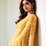 Keerthy Suresh Instagram – Shades of summer 🤍💛🧡

@arpita__mehta 
@arpitamehtaofficial
@sheetalzaveribyvithaldas
@archamehta
@ruchi.munoth
@makeupbyurmikaur
@tejisinghofficial
@venurasuri