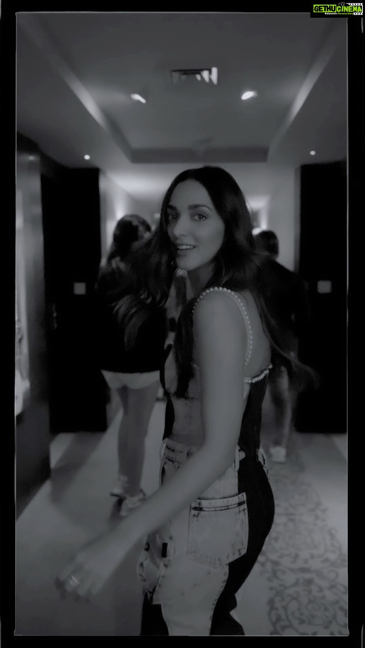 Kiara Advani Instagram - Some BTS in the Bhool Bhulaiyaa of promotions🙃