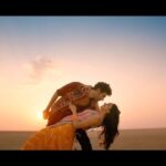 Kiara Advani Instagram – Aaj Teaser se kaam chala lo, 
Kal se toh loop pe bajana hi hai 🎶 ❤️
#HumNasheMeinTohNahi !!

@ipritamofficial  @arijitsingh 
@tulsikumar15
@amitabhbhattacharyaofficial @vijayganguly 

#BhoolBhulaiyaa2 releasing in cinemas on 20th May, 2022!
@kartikaaryan @kiaraaliaadvani @tabutiful @rajpalofficial #BhushanKumar @muradkhetani @anjummurad and #KrishanKumar @aneesbazmee @chaayaankan @aakashkaushik25 & @farhadsamji 

@filmykothari @tseriesfilms @castingchhabra @tseries.official @shivchanana
@cine1studios @aafilms.official @bhoolbhulaiyaa2movie