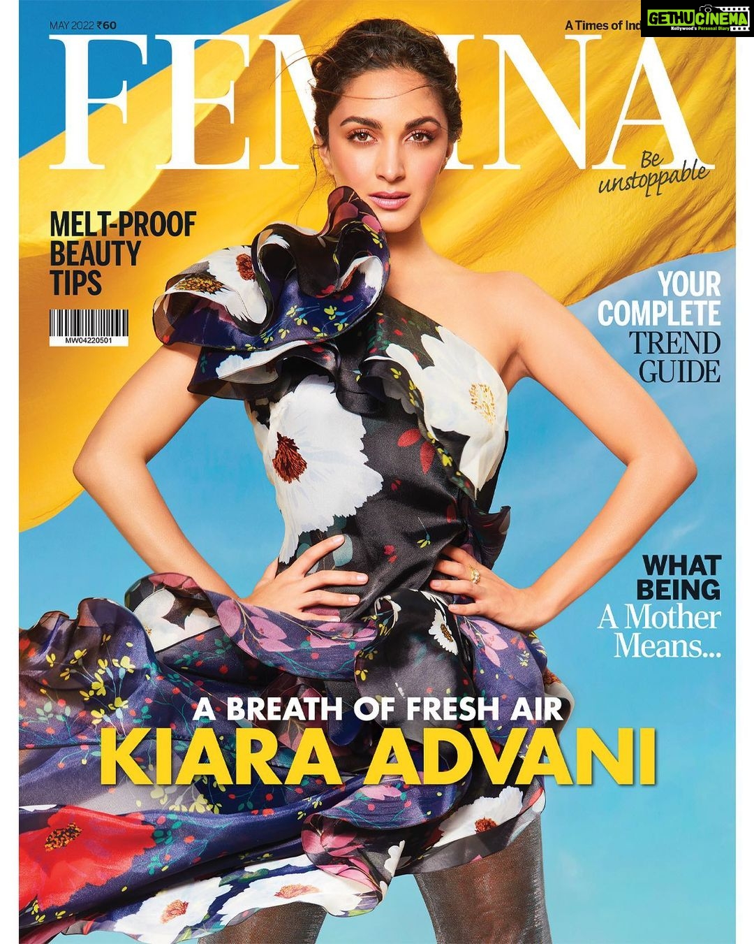 Kiara Advani Instagram - ☀️💛 Editor: @missmuttoo 📸: @sureshnatarajan.in Art Direction and Cover Design: @bendivishan Styling: @krishnahasleft Hair: @mikedesir ( @animacreatives ) Makeup: @mehakoberoi (@eficientemanagement) Makeup Assistant: @nidhi_agarwala96 Fashion Intern: @ritvimehra Managed by :@jubinrajeshdesai @viniyardfilms Publicist: @sanchitatrivedi @idhyahmedia Location Courtesy: @stregismumbai #kiaraadvani #kiara #kiaraadvaniphotoshoot #maycover #feminamaycover #summerishere #summer #sunny #hot #summertrends #fashion #style #celebstyle #celebs #celebrities #femina #feminaindia #StRegisMumbai #LiveExquisite