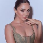 Kiara Advani Instagram - GQ 💚 @lakshmilehr @aadnevikofficial @makeupbylekha @makeupbysalonij @ayeshadevitre @kadamajay @gaurvivdesai