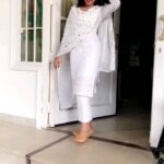 Komal Jha Instagram - Simplicity is her, Forte !