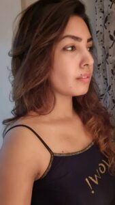 Komal Jha Instagram -