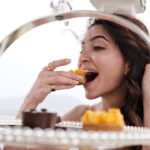 Kriti Kharbanda Instagram – To the weekend that was 😍😍

From great weather to amazing food. From relaxation to adventure. I had it all 😇

@rafflesudaipur @all_mea 

#accor #udaipur #rafflesudaipur
#raffles #holiday #weekendgetaway #takemeback