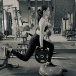 Kriti Sanon Instagram - It looks easier than it is! Don’t miss the child in me smiling at the end for doing it right! 🤭👻 #KeepMoving @karansawhney11 getting stronger 💪🏻