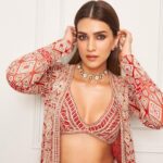 Kriti Sanon Instagram - 🌹 @ritikamirchandani @kavyesharmaofficial @hairbytabassum @tejasnerurkarr @sukritigrover