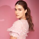 Kriti Sanon Instagram - Embrace Simplicity 💖🌸