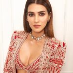 Kriti Sanon Instagram - 🌹 @ritikamirchandani @kavyesharmaofficial @hairbytabassum @tejasnerurkarr @sukritigrover