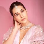 Kriti Sanon Instagram - Embrace Simplicity 💖🌸