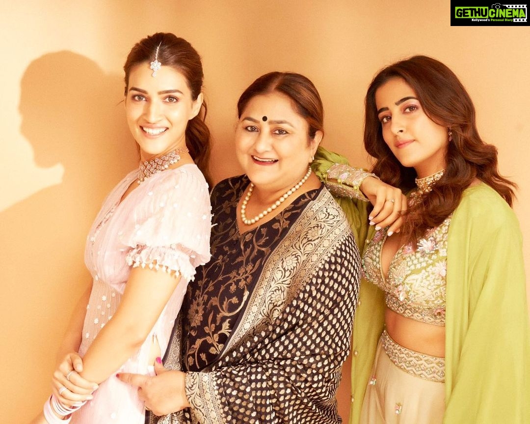Kriti Sanon Instagram - My girllssss!! 💖💖